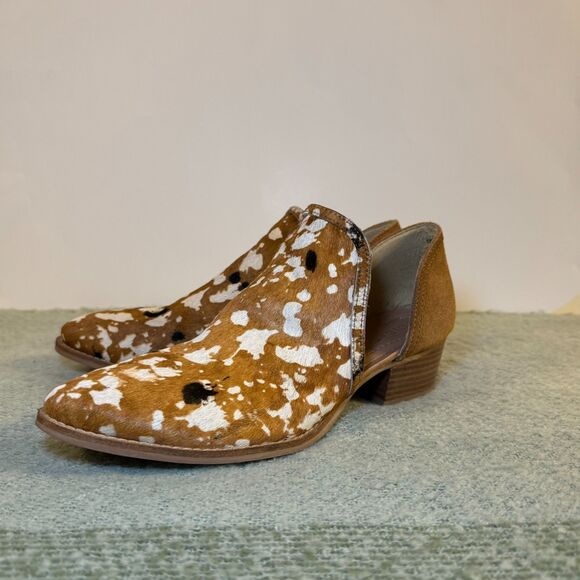 DIBA TURE | Shy Town Ankle Bootie - Picture 1 of 8